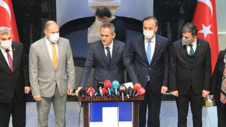 Okullar kapanıyor mu? Milli Eğitim Bakanı Özer’den yüz yüze eğitim açıklaması