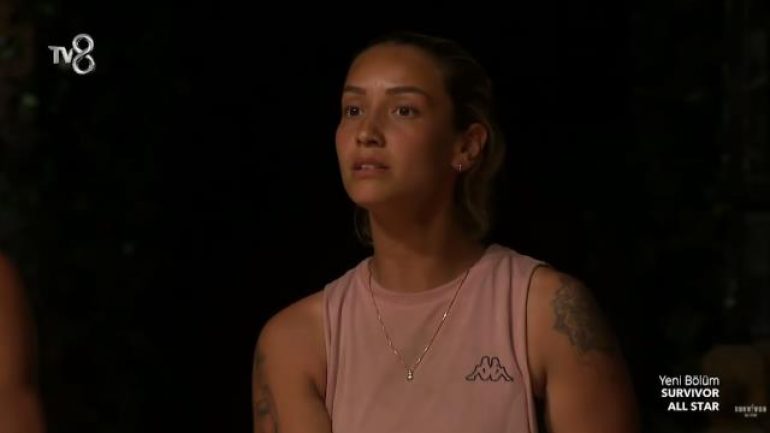 Survivor’da aday olan Evrim, takım arkadaşlarına öfke kustu