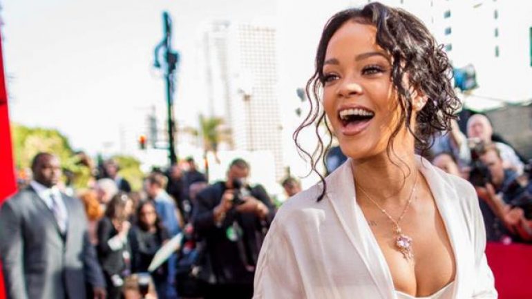 Hamilelik bilmecesi bitti! İşte Rihanna’nın hamilelik fotoğrafları