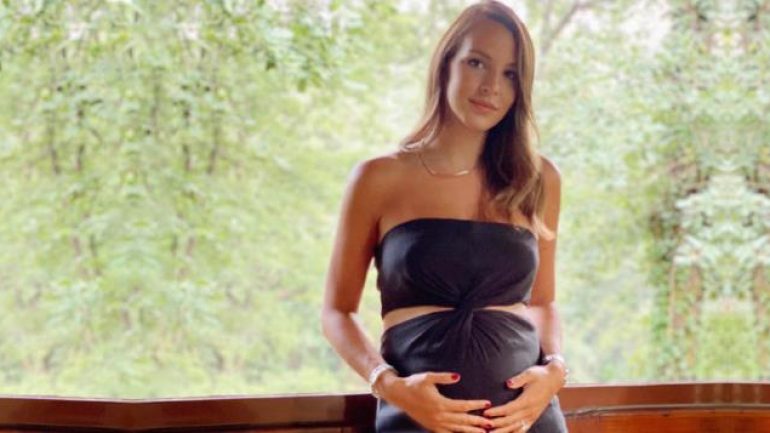 5 ay önce doğum yapan Aslışah Alkoçlar, karın kaslarıyla şov yaptı