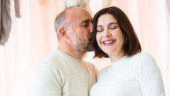 Bergüzar Korel ve Halit Ergenç’ten Londra’da otobüs halleri herkesi güldürdü