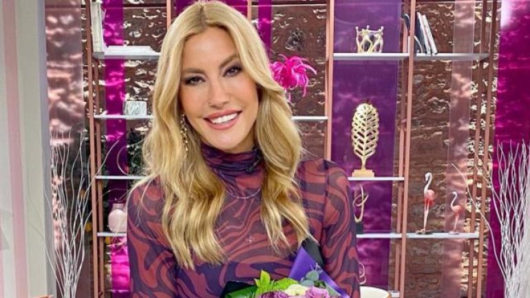 Çağla Şıkel, koronavirüse yakalandı