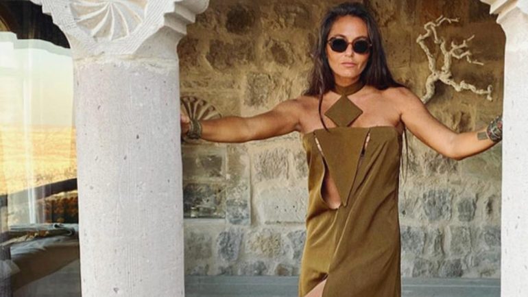 “Bir zamanlar Adem ve Havva” notuyla çıplak pozunu paylaştı! Eda Taşpınar, tepkilerden sonra paylaşımını sildi