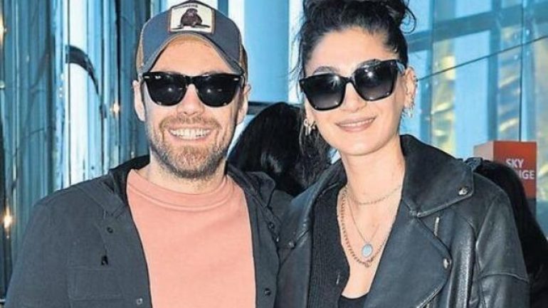 Aşka gelen Murat Dalkılıç ve Sitare Akbaş öpüşürken görüntülendi