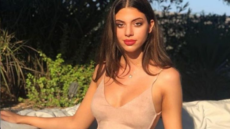 Defne Samyeli’nin küçük kızı, sütyensiz paylaşımıyla sınırları zorladı