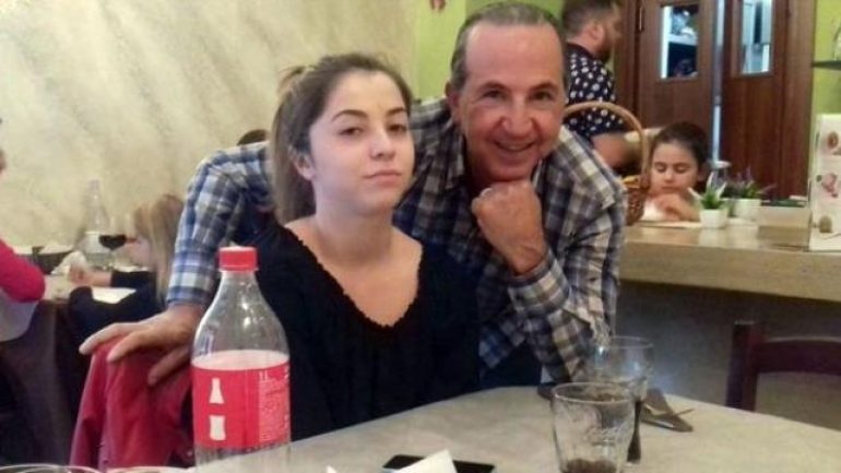 Koyun sürüsünü koruyan 12 çoban köpeği ormanda önlerine çıkan genç kızı parçaladı