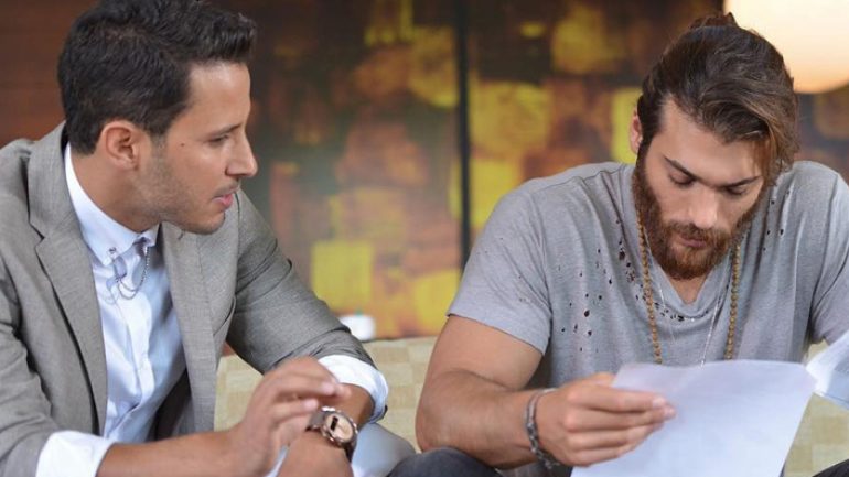 Ünlü oyuncunun yüzünü köpek ısırdı! O anları sosyal medyada paylaştı