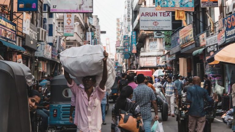Sri Lanka, yurt dışındaki vatandaşlarından para göndermelerini istedi