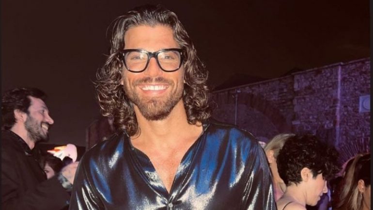 Gazeteciler, kendileriyle röportaj yapmayan Can Yaman’ı protesto etti