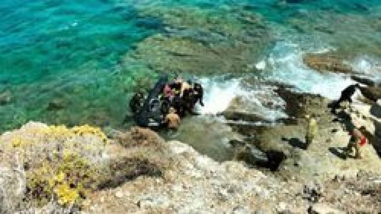 İzmir’de kıyıya vuran lastik botta 47 göçmen bulundu