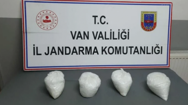 Van’da, dere yatağındaki çantadan 10,5 kilo uyuşturucu çıktı