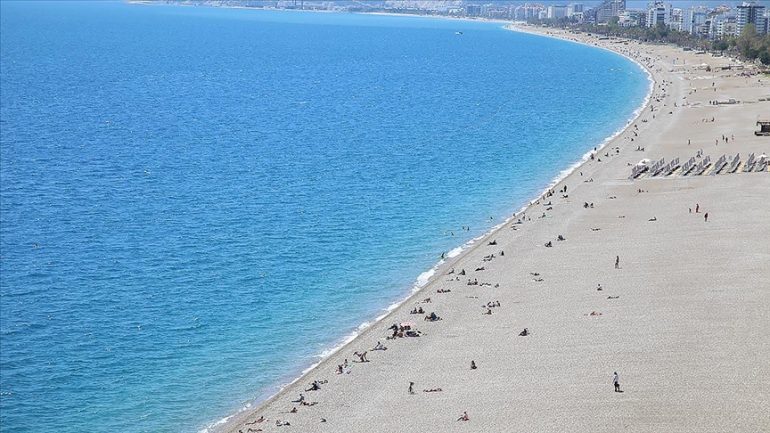 Antalya’da deniz suyu sıcaklığı, hava sıcaklığını geçti
