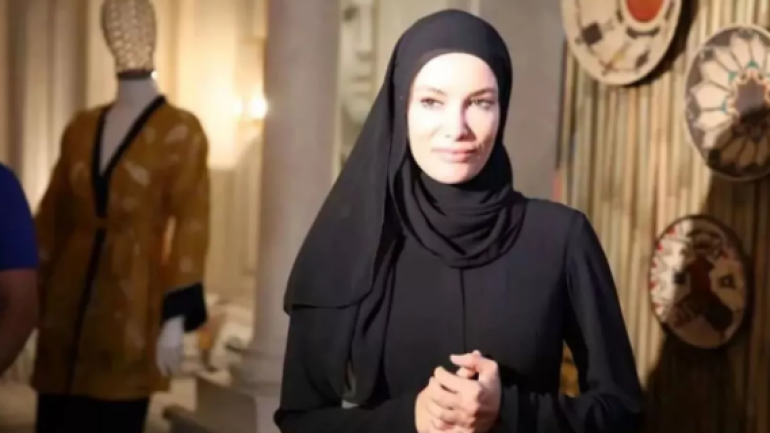 Gamze Özçelik deprem bölgesinde yardım çalışmalarına katılıyor