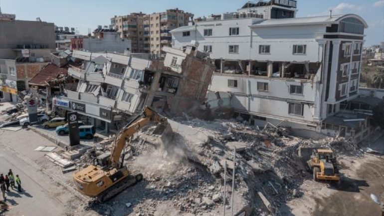 Son Dakika: 10 ili vuran depremde hayatını kaybedenlerin sayısı 24 bini aştı