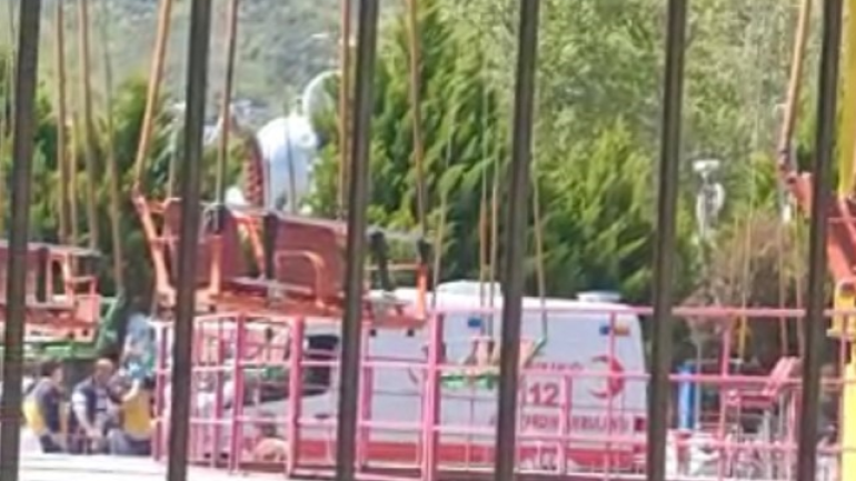 Bursa’da bayram eğlencesi zehir oldu! Lunaparkta salıncaklar birbirine dolanıp ağaçlara girdi
