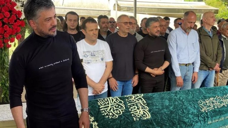 Emre Altuğ’un babası son yolculuğuna uğurlandı