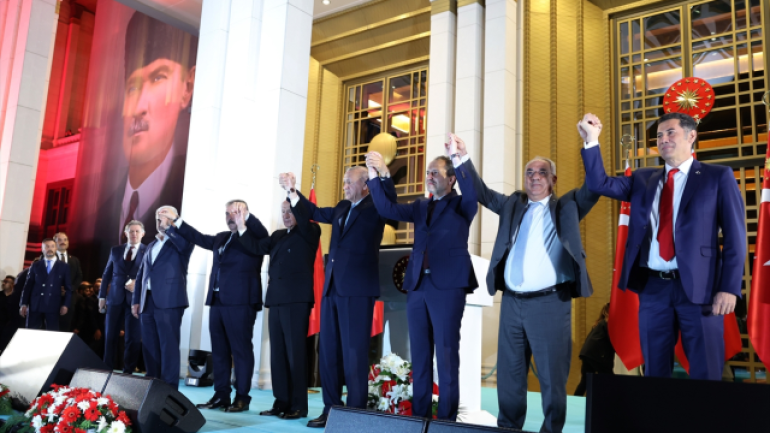 Zekeriya Yapıcıoğlu ile Mustafa Destici’nin el ele poz vermesi Demirtaş’ı rahatsız etti