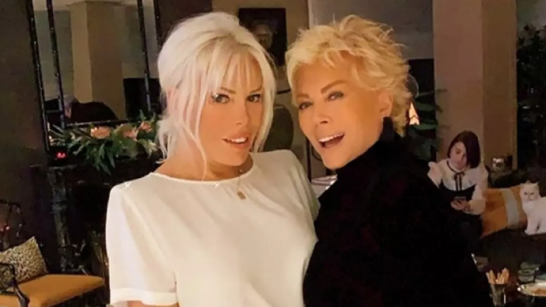 Ajda Pekkan’a Harbiye sahnesinde Semiramis Pekkan sürprizi