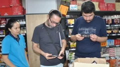 Vatandaşın paylaşımıyla harekete geçen ekipler, zincir markette paket paket küflenmiş kek buldu