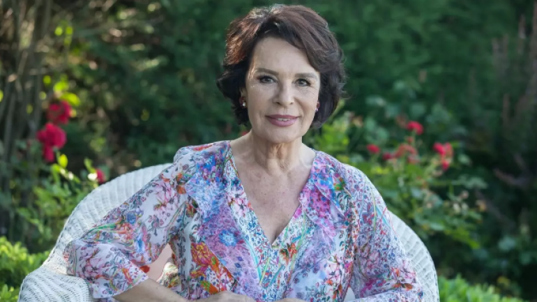 Hülya Koçyiğit’e Kültür Yolu Festivali kapsamında AKM’de sevenleriyle buluştu