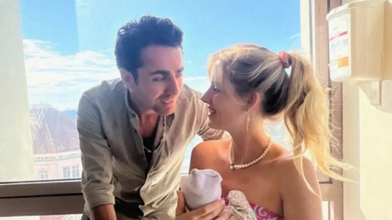 Wilma Elles üçüncü kez anne oldu