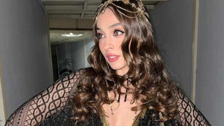 Cemre Baysel’den olay davet tarzı! Herkesi büyüledi