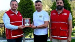 Kızılay’dan Serdar Özyurt’a plaket