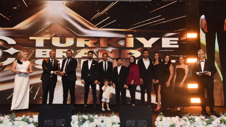 Tiny Köy ödüllere doymuyor! Yılın Tiny House Markası – Yılın Doğal Yaşam Projesi…