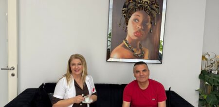 Güzel Gülüşlerin kraliçesi ünvanlı Ünlü Diş Hekimi Sonay Öztan Gökhan, Başarılı organizatör Nedim Delibaş’ı Kliniğinde Ağırladı