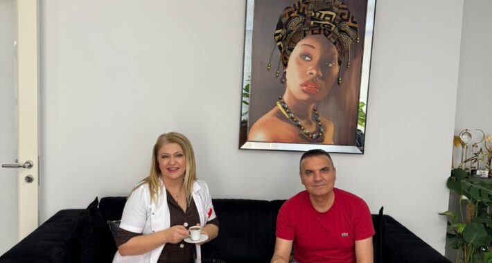 Güzel Gülüşlerin kraliçesi ünvanlı Ünlü Diş Hekimi Sonay Öztan Gökhan, Başarılı organizatör Nedim Delibaş’ı Kliniğinde Ağırladı