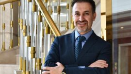 “Başarılı bir cerrahi, hastanın size kalpten inandığı an başlar” Doç. Dr. Çetin Altunal anlattı: