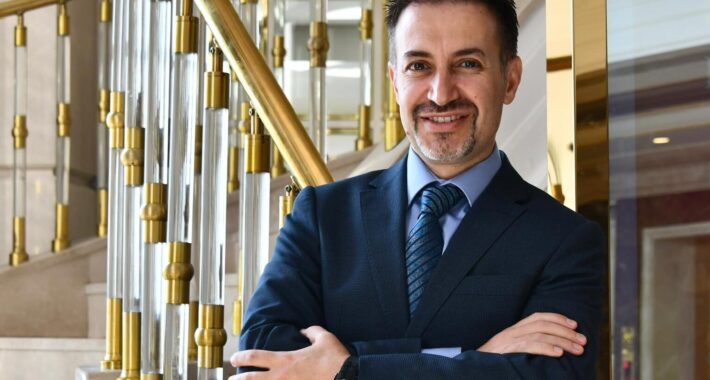 “Başarılı bir cerrahi, hastanın size kalpten inandığı an başlar” Doç. Dr. Çetin Altunal anlattı: